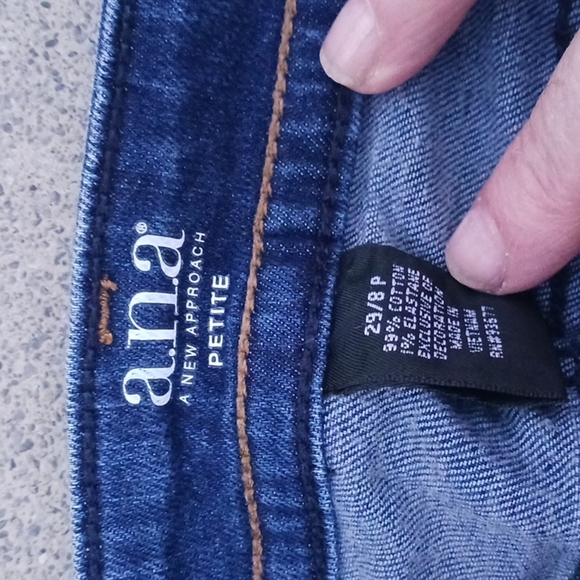 A.n.a. women's darkwash capri jeans size 8P - Picture 4 of 10